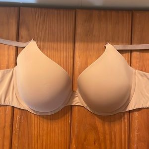 Tshirt lightly lined Demi 32DD bra